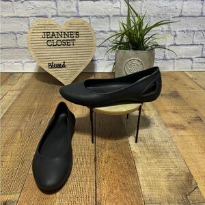 Crocs Laura Standard Flat Womens Size 10 Black Breathable Slip on